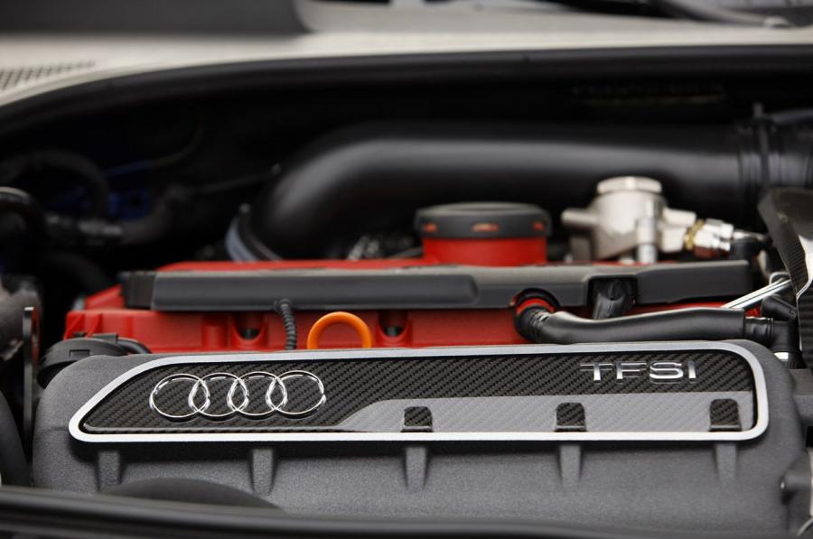 Моторный отсек Audi TT RS Coupe (8J) 2011 года  (NA) (фото 28 из 39)